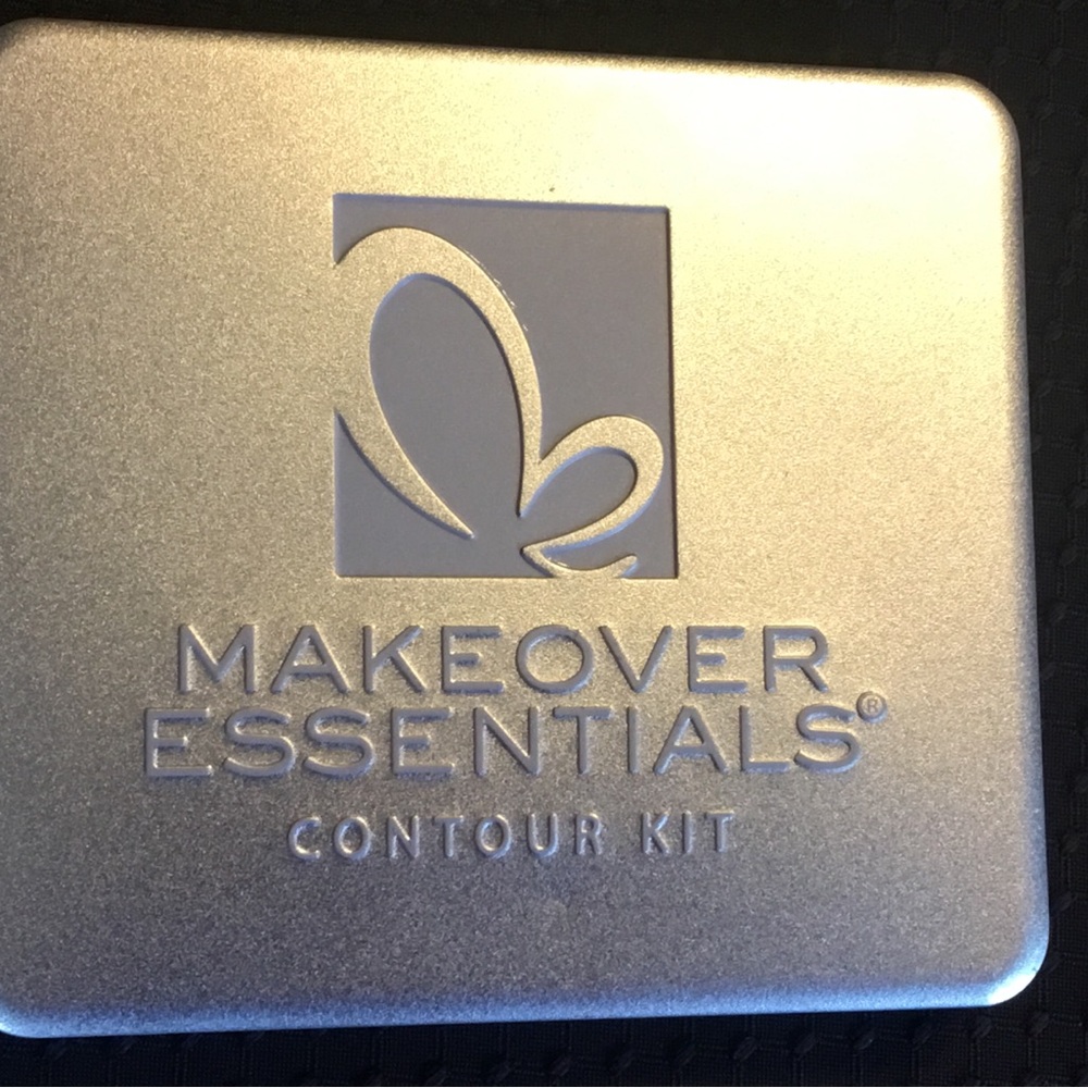 Makeover Essentials Contour Kit - Silver